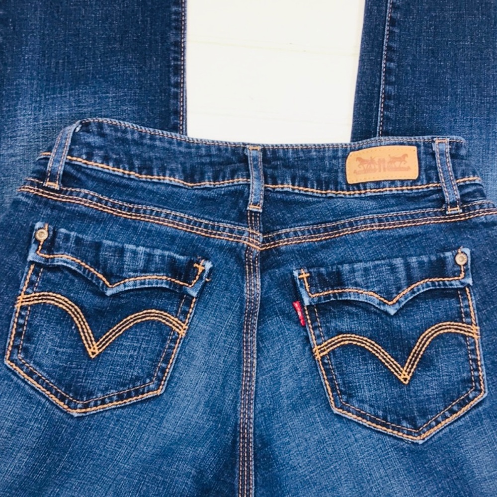Levi’s Curvy straight 529